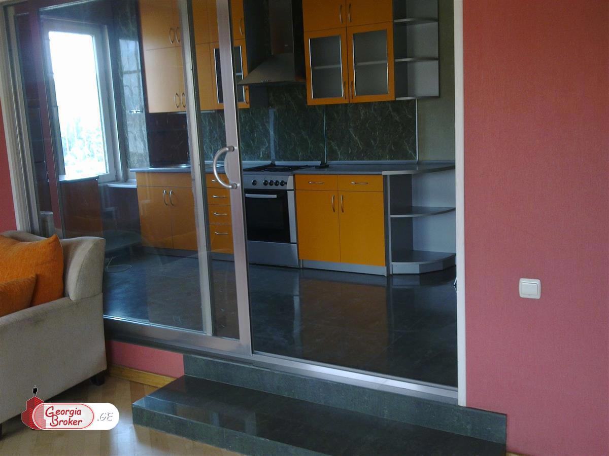 продается квартира с новым ремонтом 3-комнаты