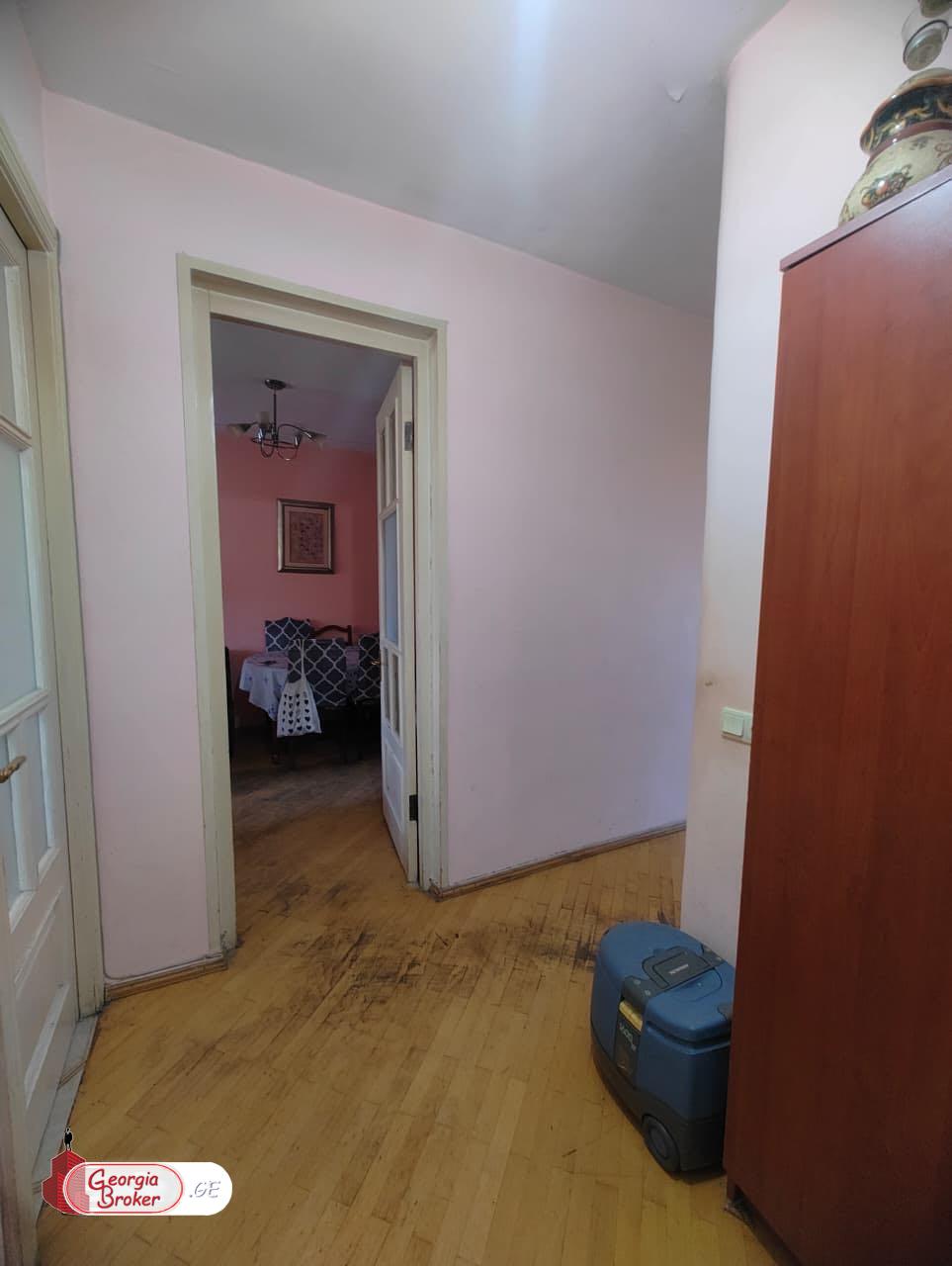 nearly repaired 3-room apartment for sale