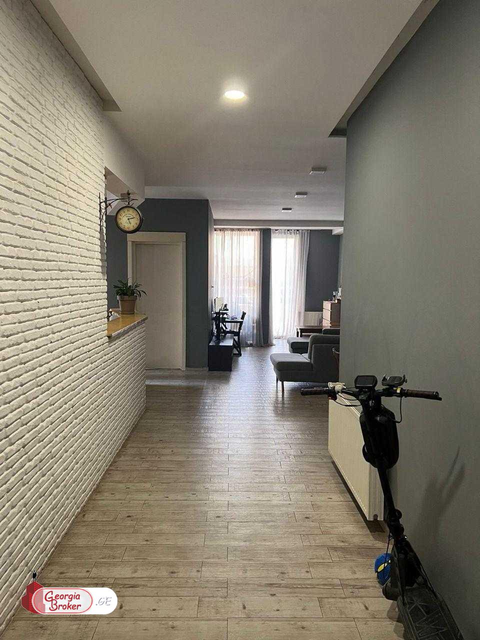 იყიდება ახალი გარემონტებული 4 ოთახიანი ბინა