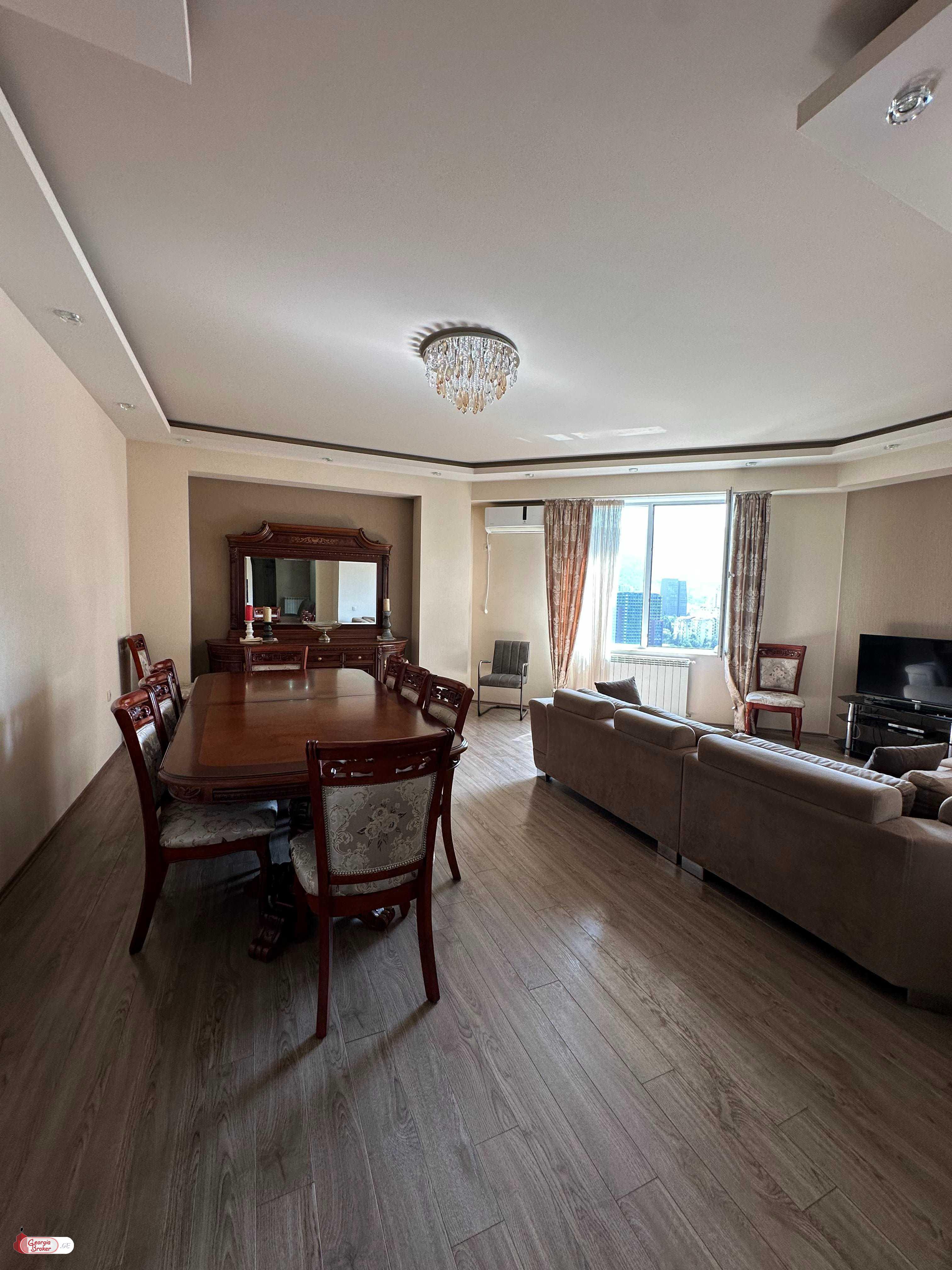 продается квартира с новым ремонтом 5-комнат