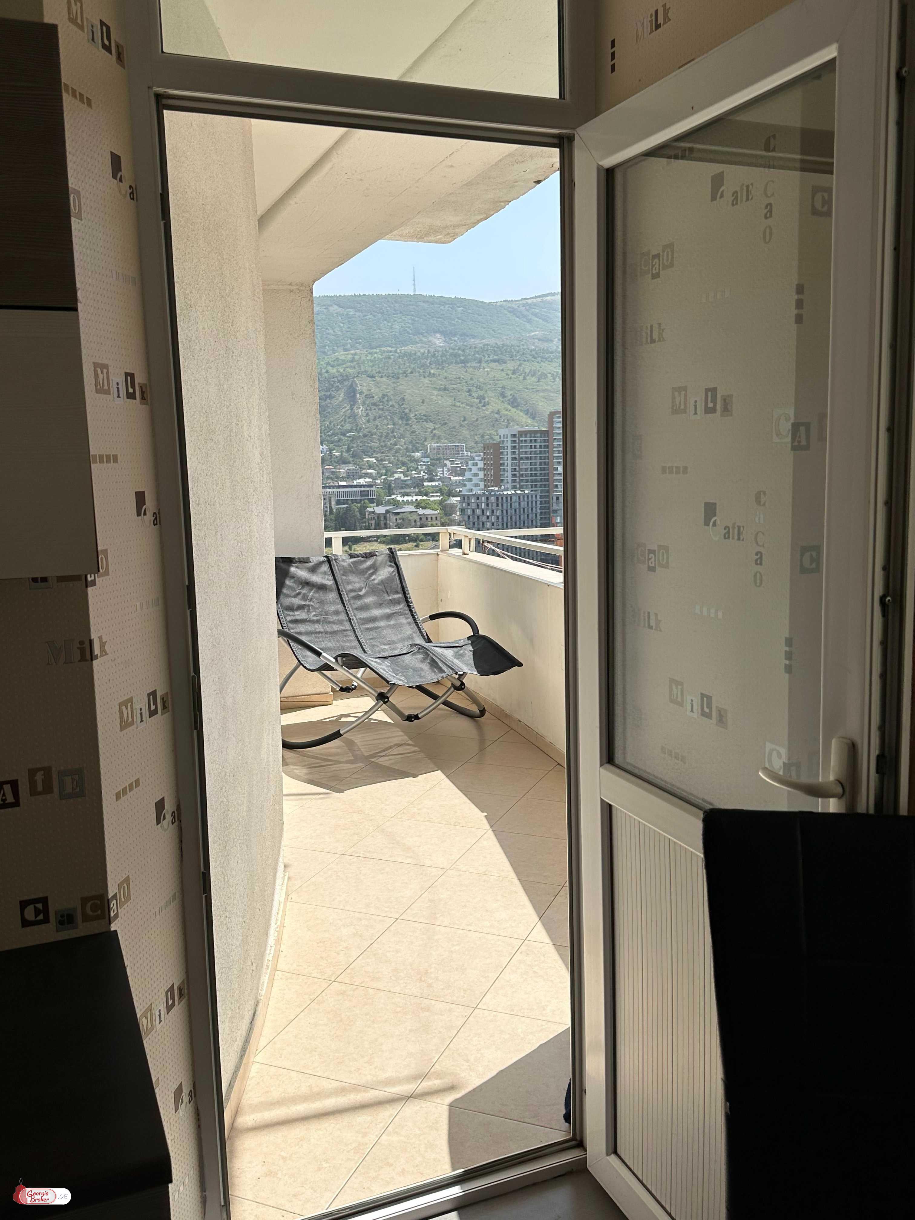 продается квартира с новым ремонтом 5-комнат