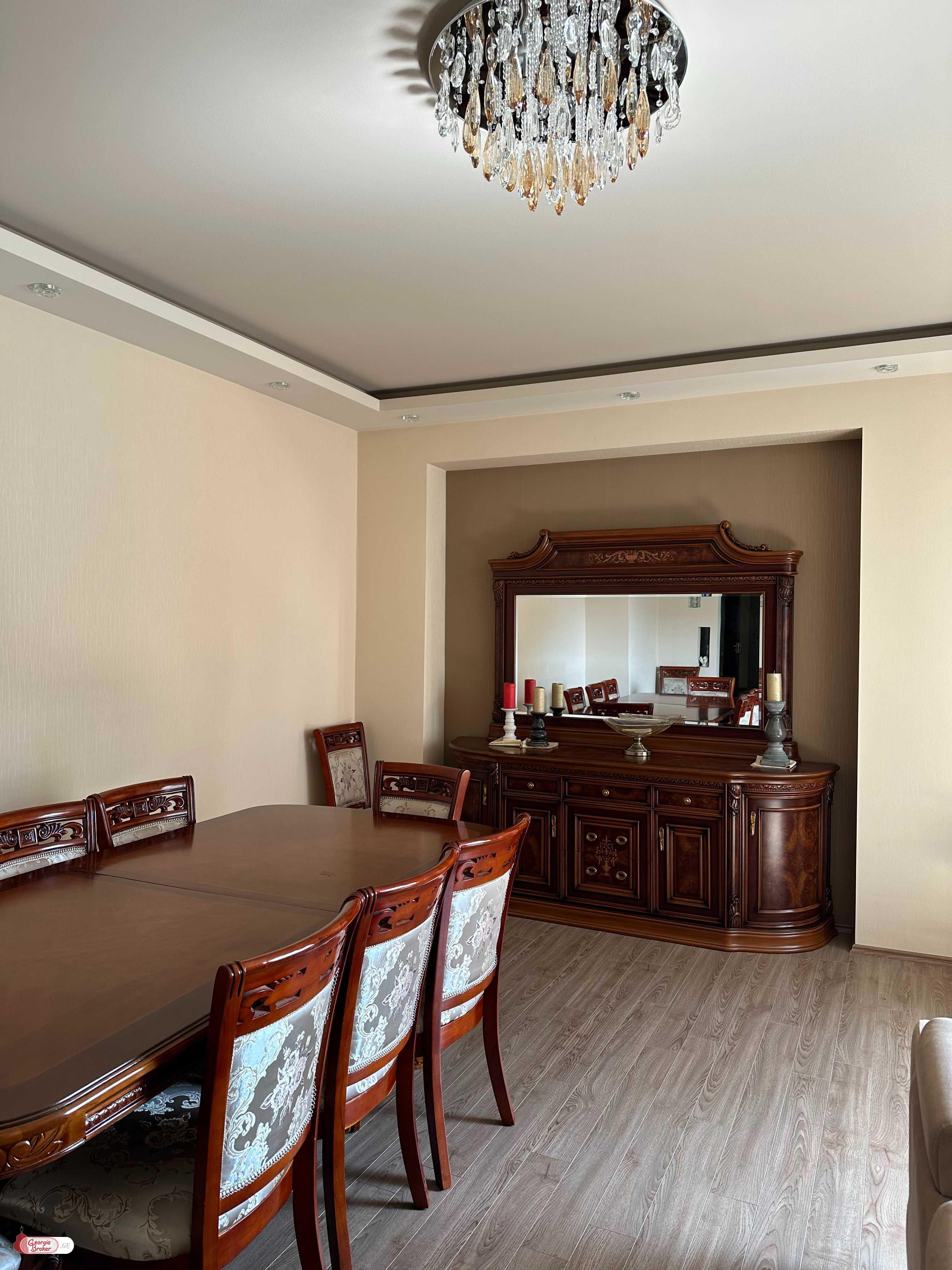 продается квартира с новым ремонтом 5-комнат