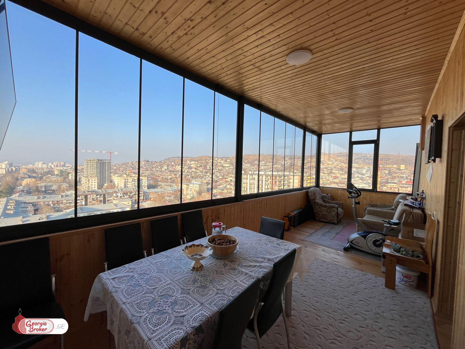 იყიდება ახალი გარემონტებული 6 ოთახიანი ბინა