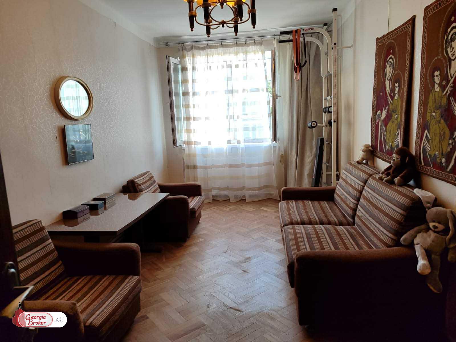 იყიდება ახალი გარემონტებული 4 ოთახიანი ბინა