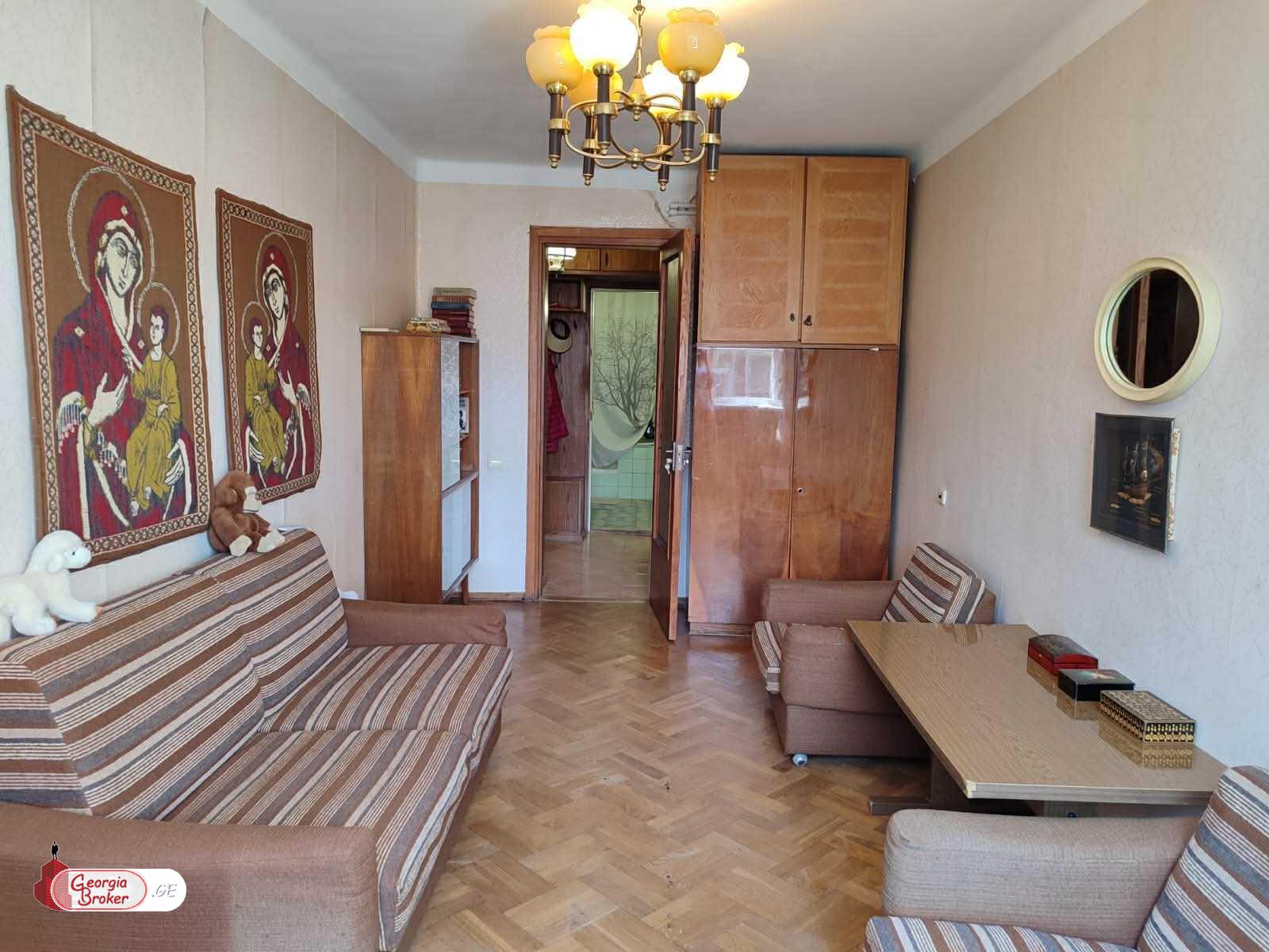 იყიდება ახალი გარემონტებული 4 ოთახიანი ბინა