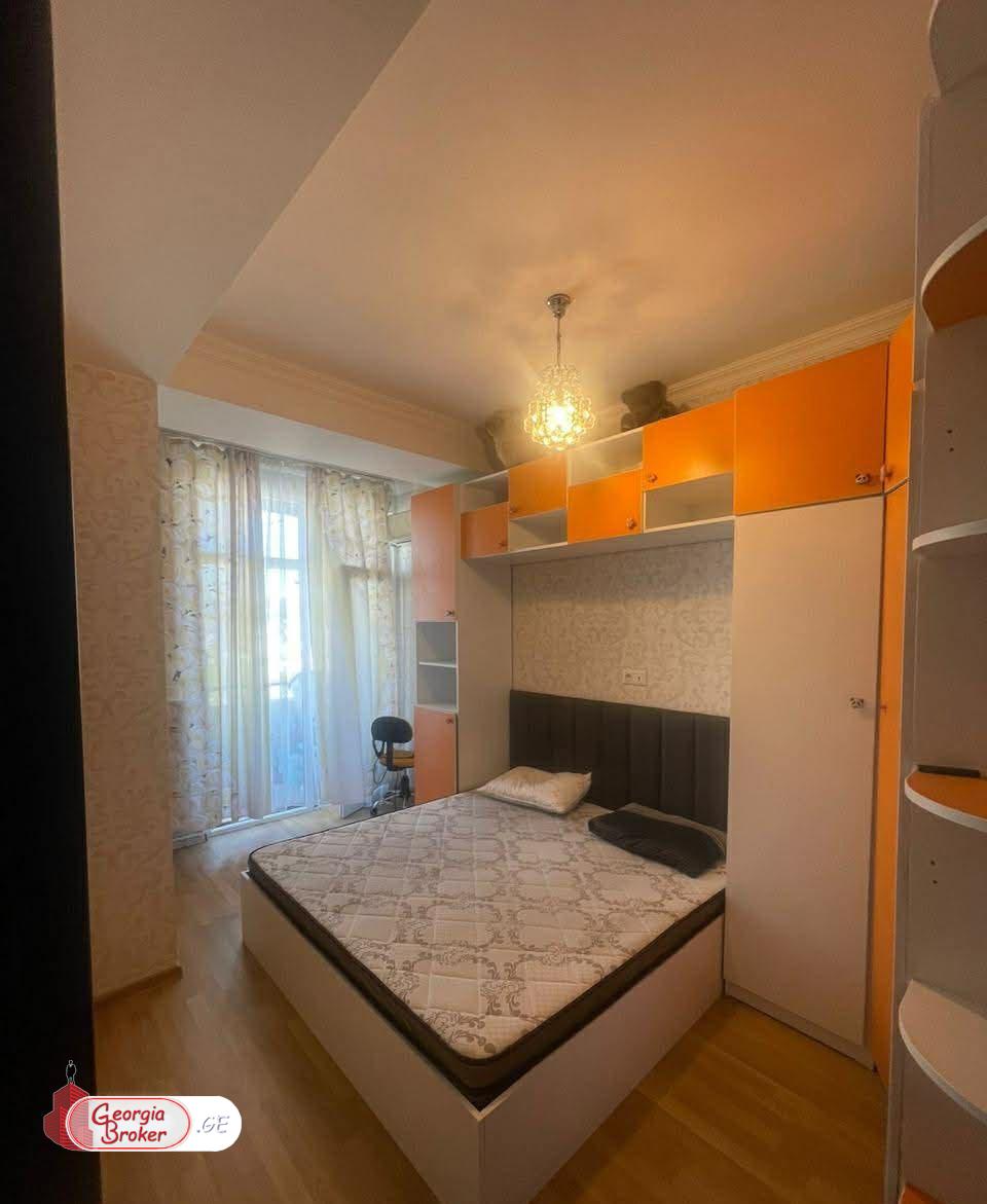 продается квартира с новым ремонтом 3-комнаты