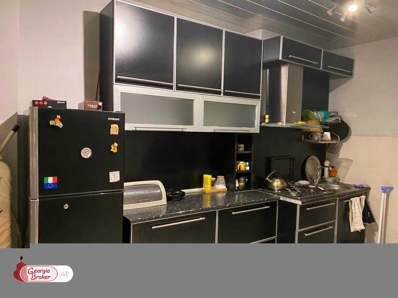 продается квартира с новым ремонтом 4-комнаты