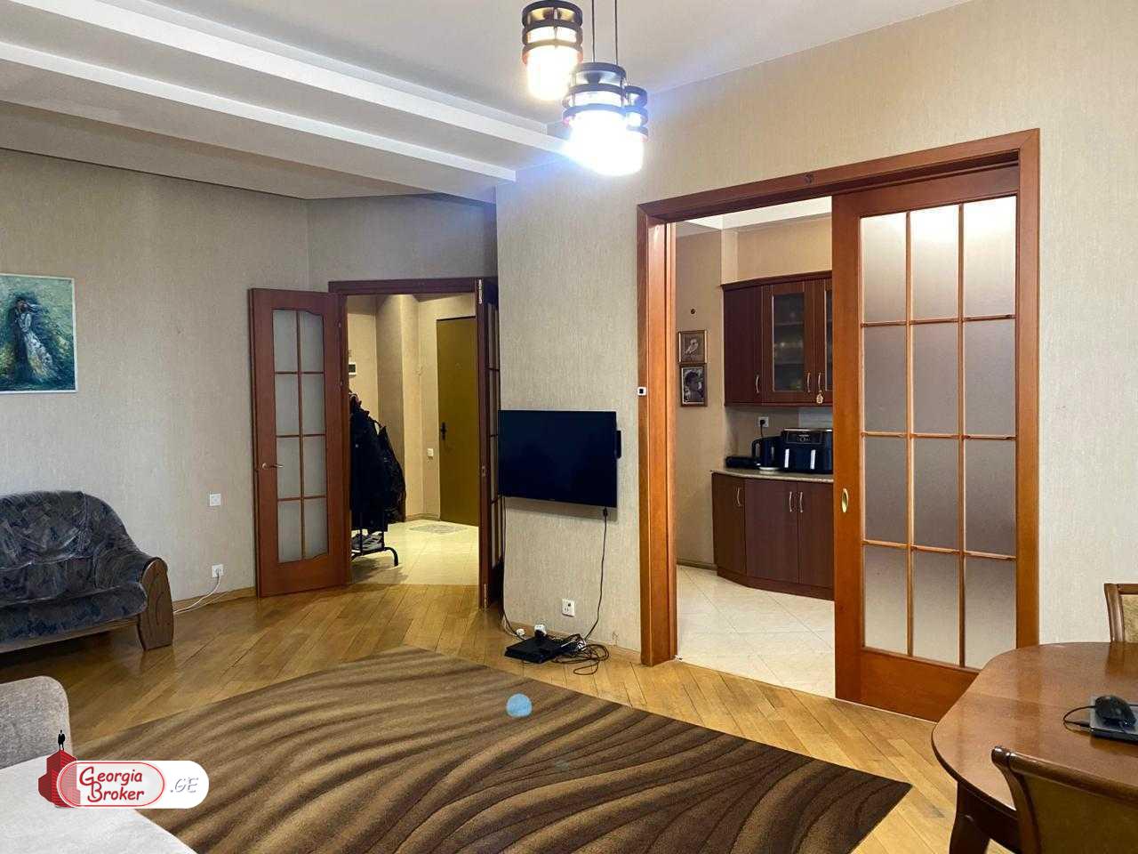 продается квартира с новым ремонтом 3-комнаты