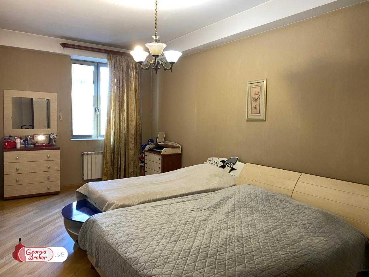 продается квартира с новым ремонтом 3-комнаты