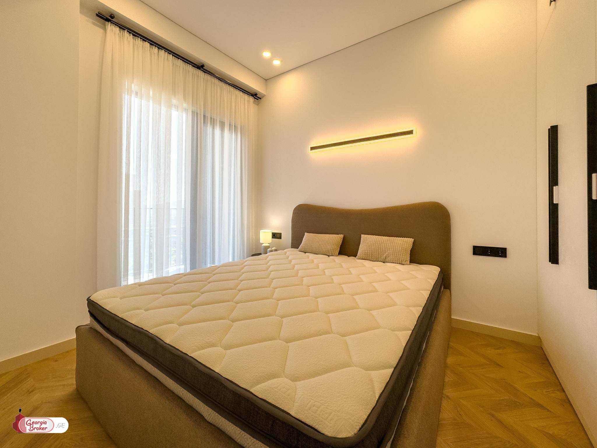 იყიდება ახალი გარემონტებული 2 ოთახიანი ბინა