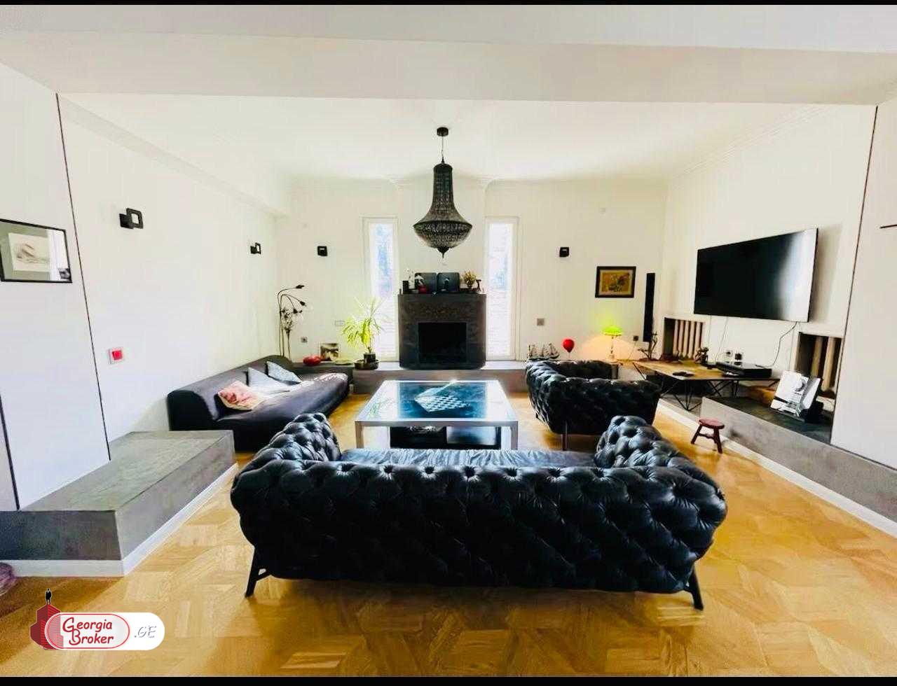 продается квартира с новым ремонтом 5-комнат