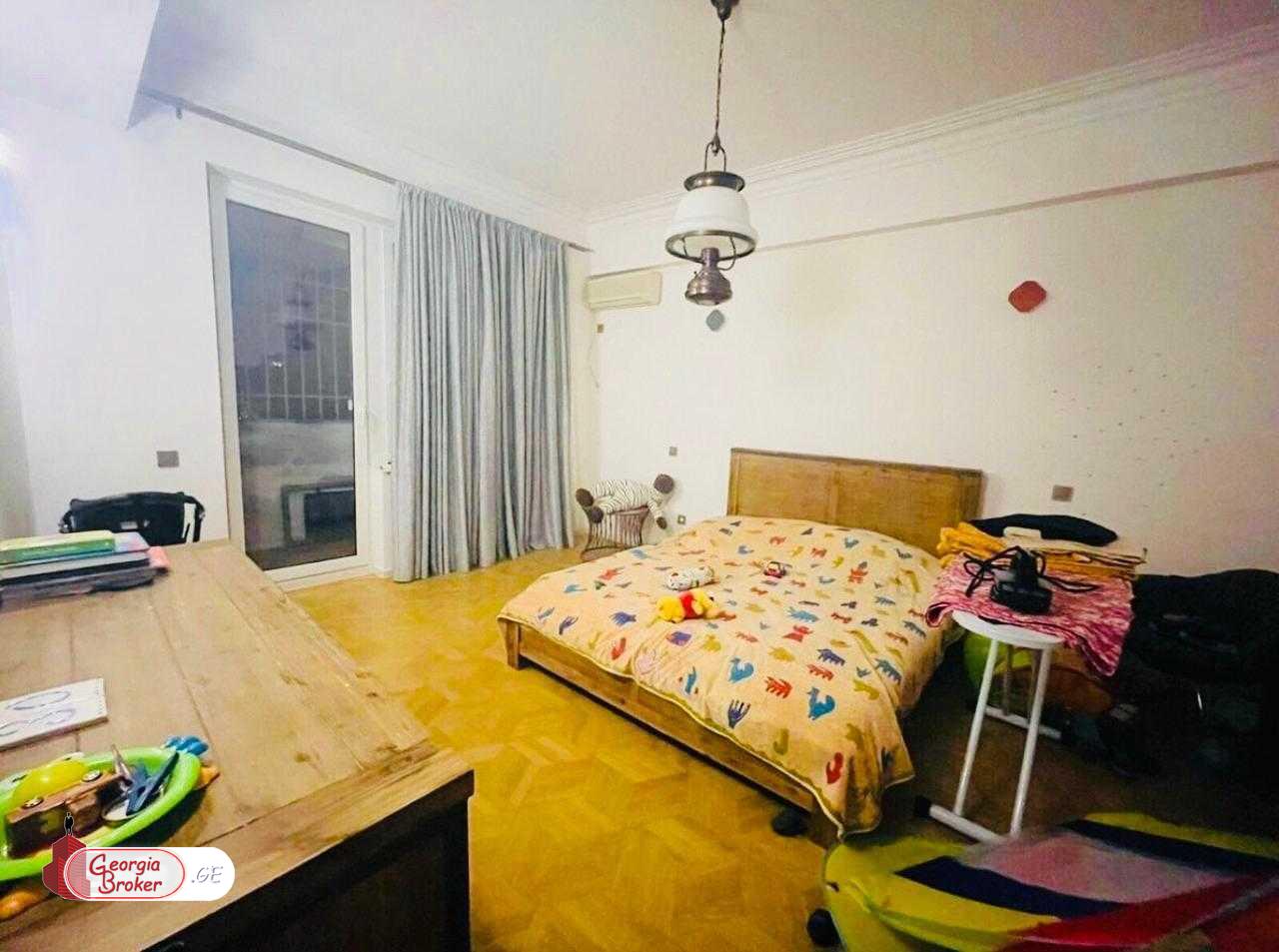 продается квартира с новым ремонтом 5-комнат