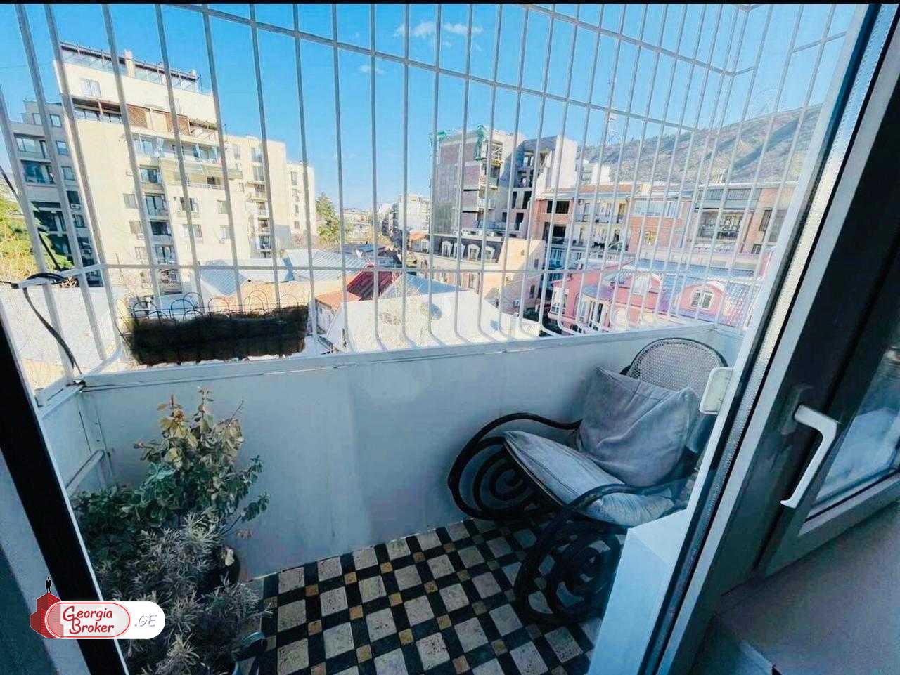 продается квартира с новым ремонтом 5-комнат