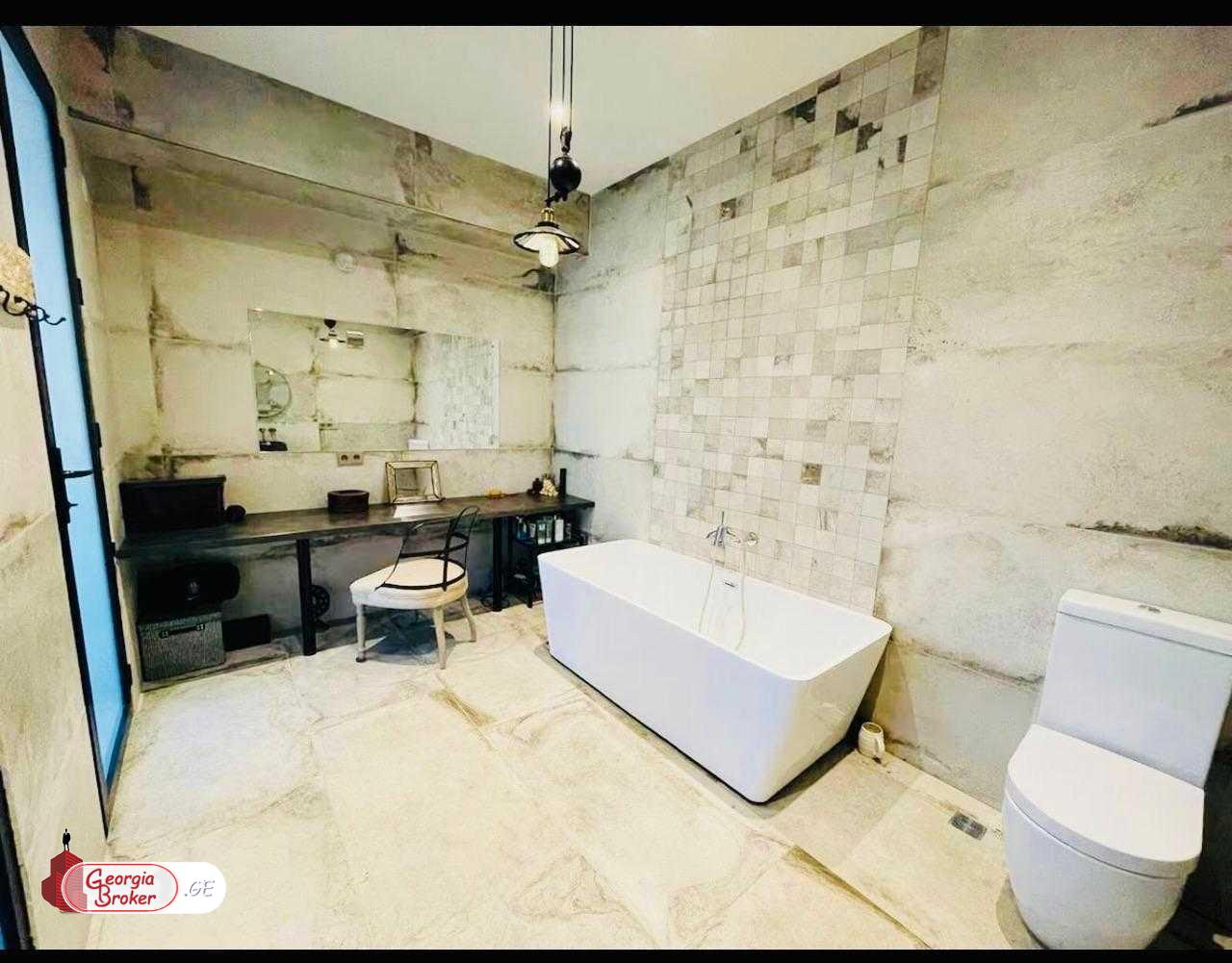 продается квартира с новым ремонтом 5-комнат