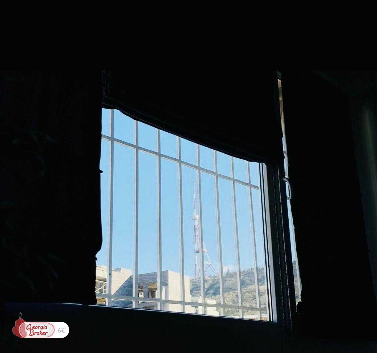 продается квартира с новым ремонтом 5-комнат