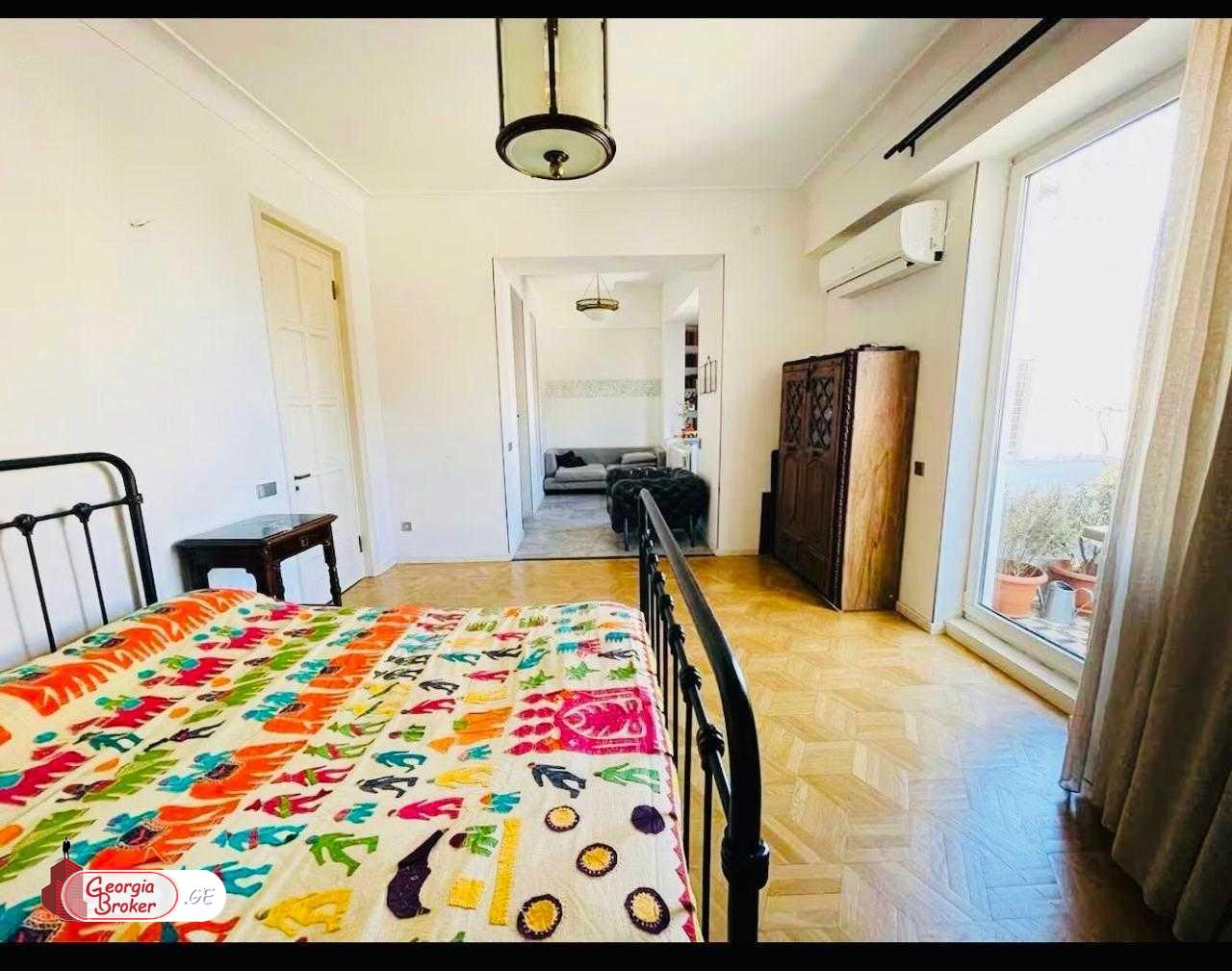 продается квартира с новым ремонтом 5-комнат