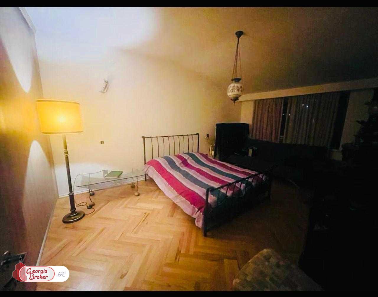 продается квартира с новым ремонтом 5-комнат