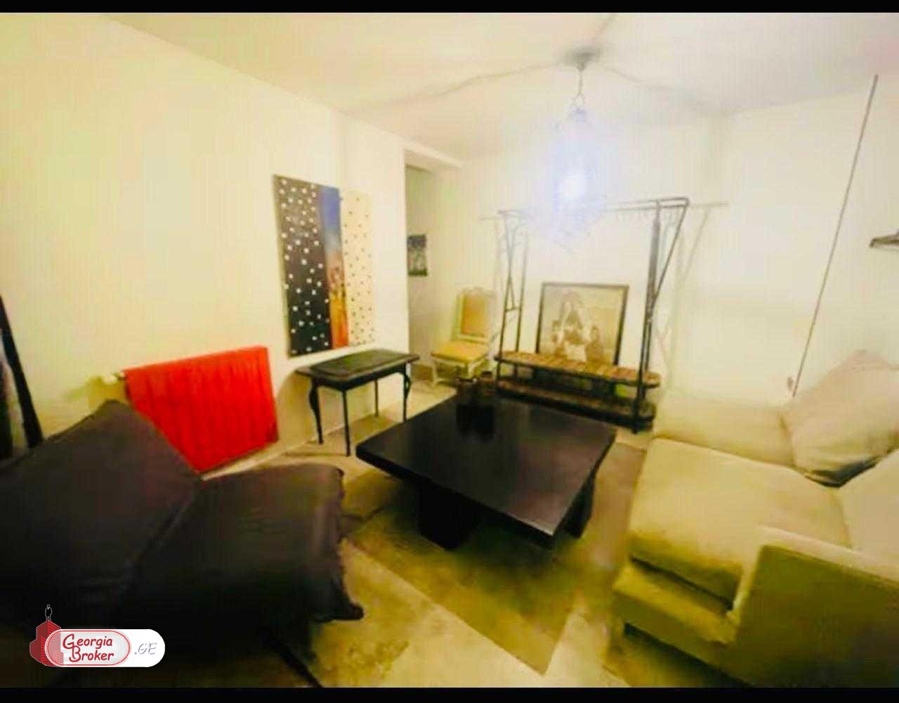 продается квартира с новым ремонтом 5-комнат