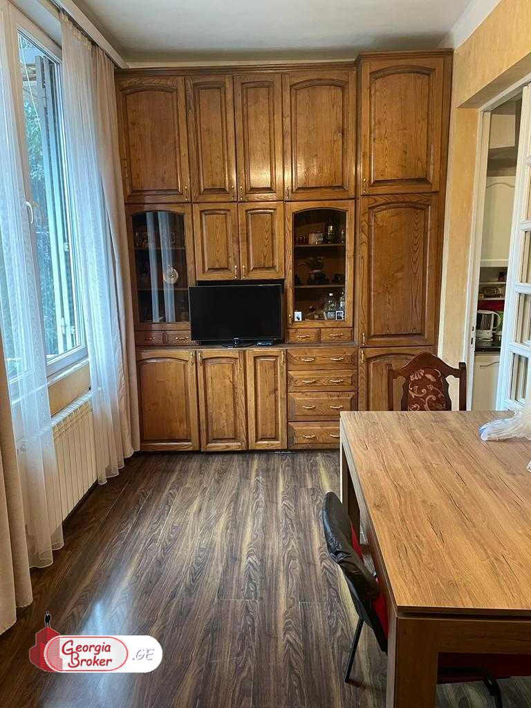 продается квартира с новым ремонтом 4-комнаты