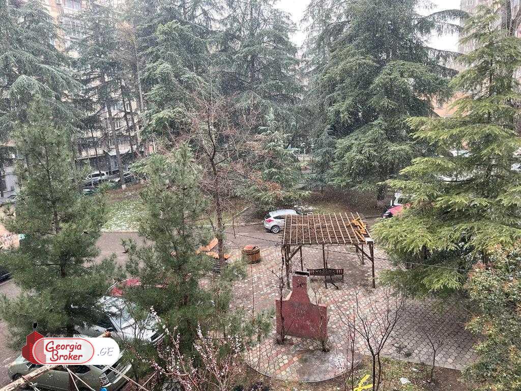 продается квартира с новым ремонтом 4-комнаты