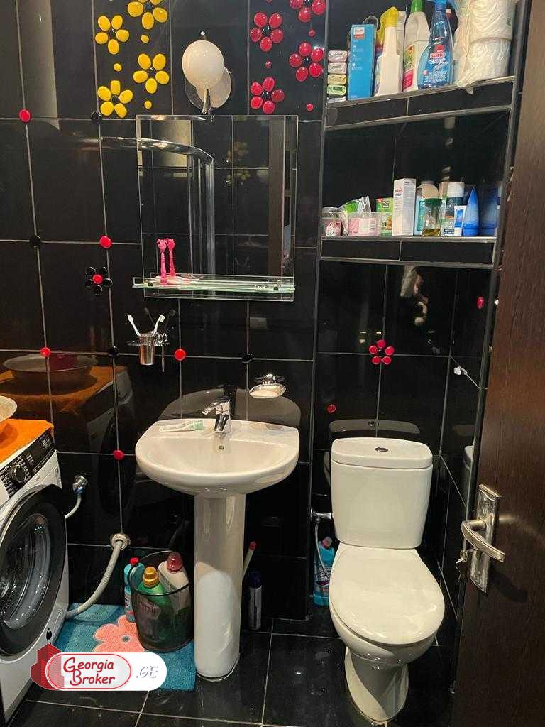 продается квартира с новым ремонтом 4-комнаты