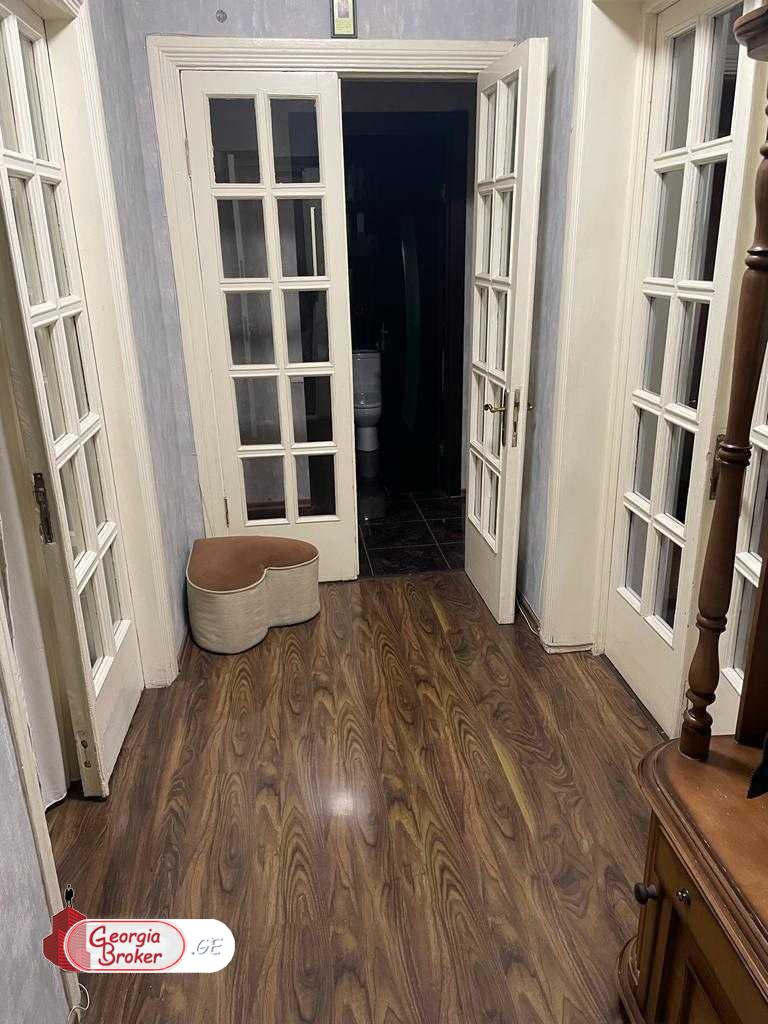 продается квартира с новым ремонтом 4-комнаты