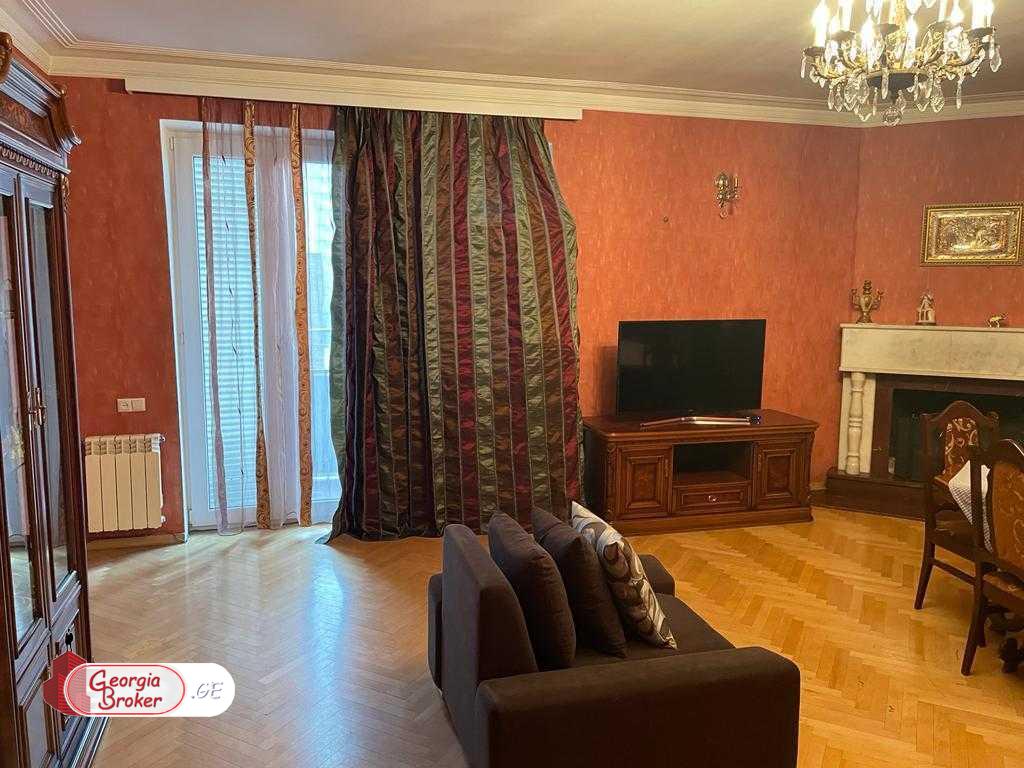 продается квартира с новым ремонтом 4-комнаты