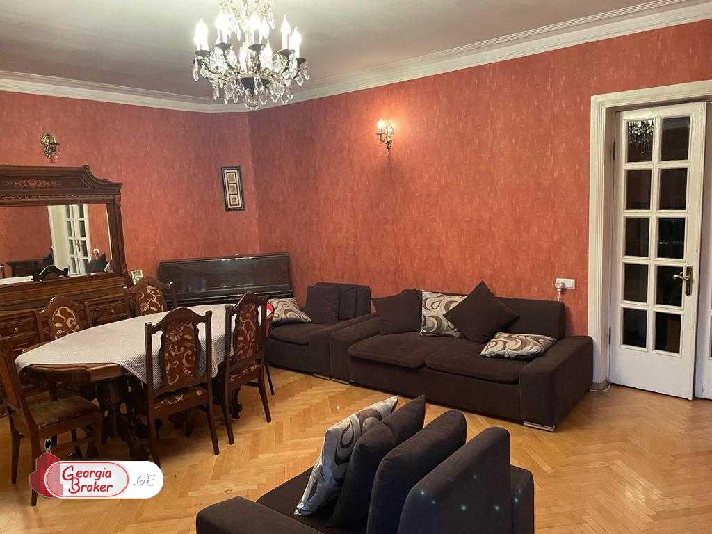 продается квартира с новым ремонтом 4-комнаты