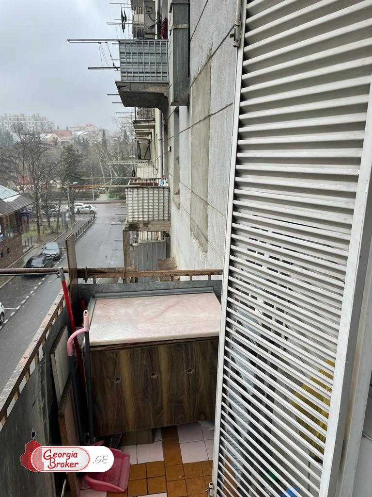 продается квартира с новым ремонтом 4-комнаты