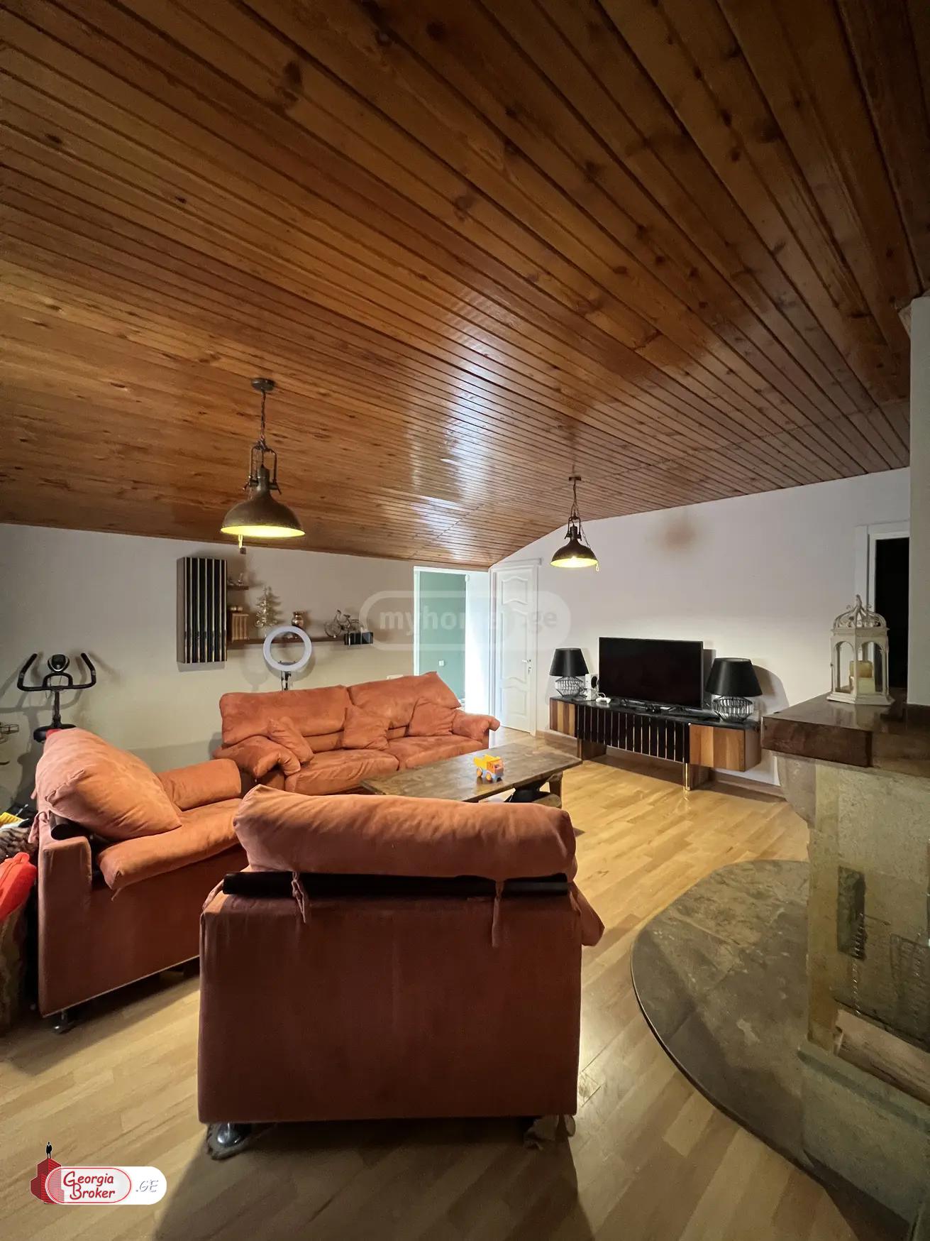 იყიდება ახალი გარემონტებული 8 ოთახიანი ბინა