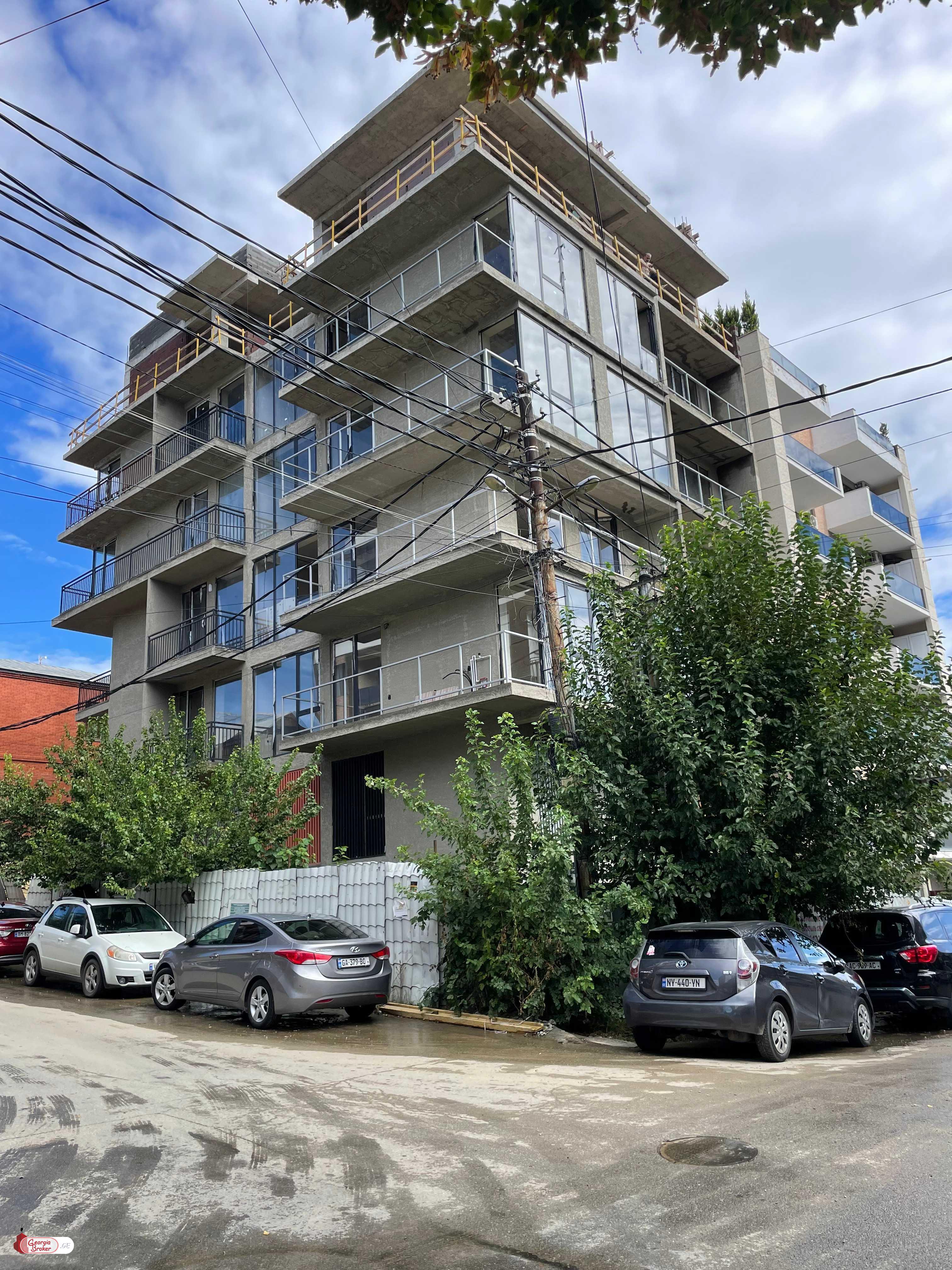 продается квартира с новым ремонтом 3-комнаты