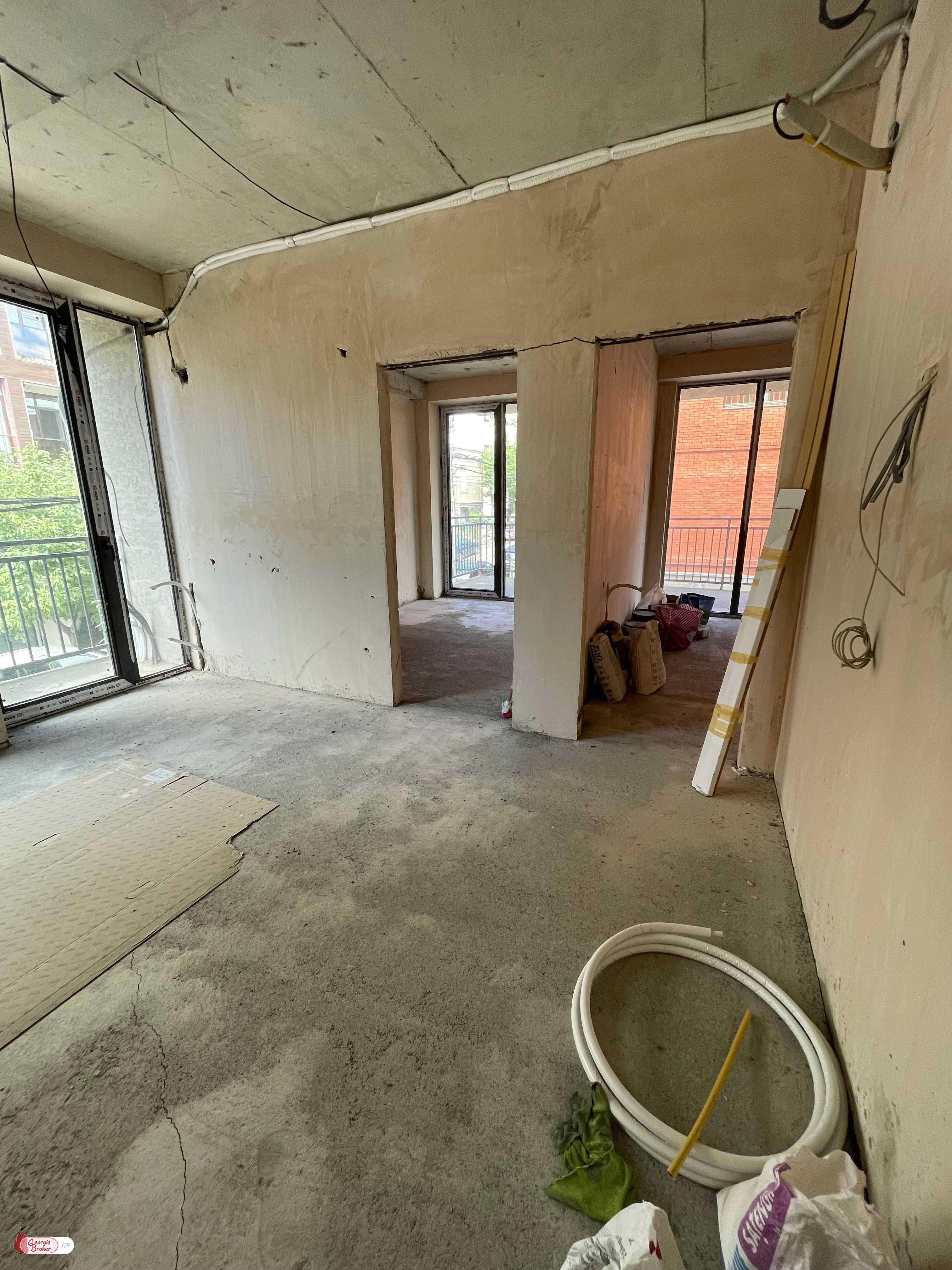 продается квартира с новым ремонтом 3-комнаты