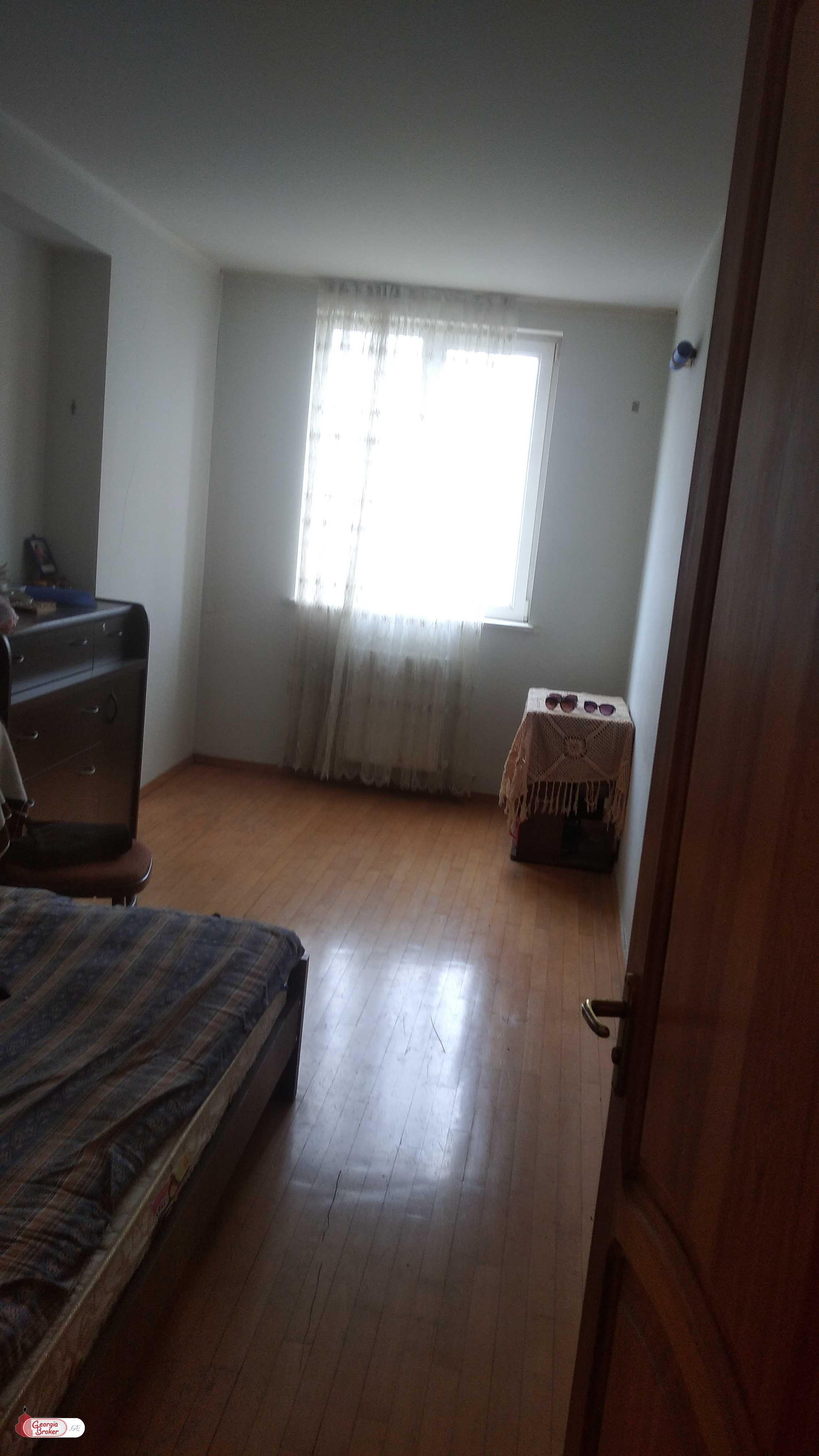 იყიდება ახალი გარემონტებული 3 ოთახიანი ბინა