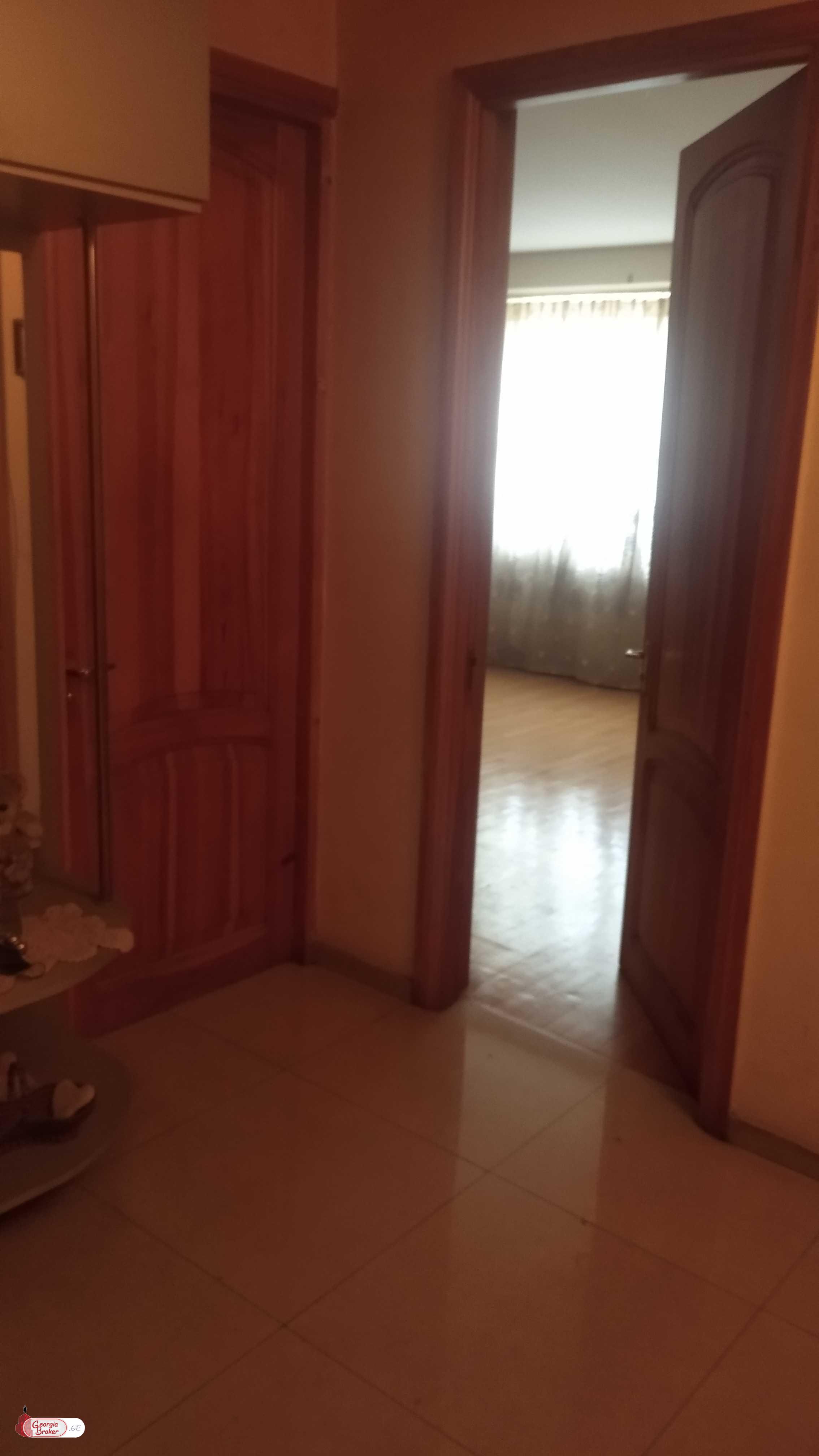 იყიდება ახალი გარემონტებული 3 ოთახიანი ბინა