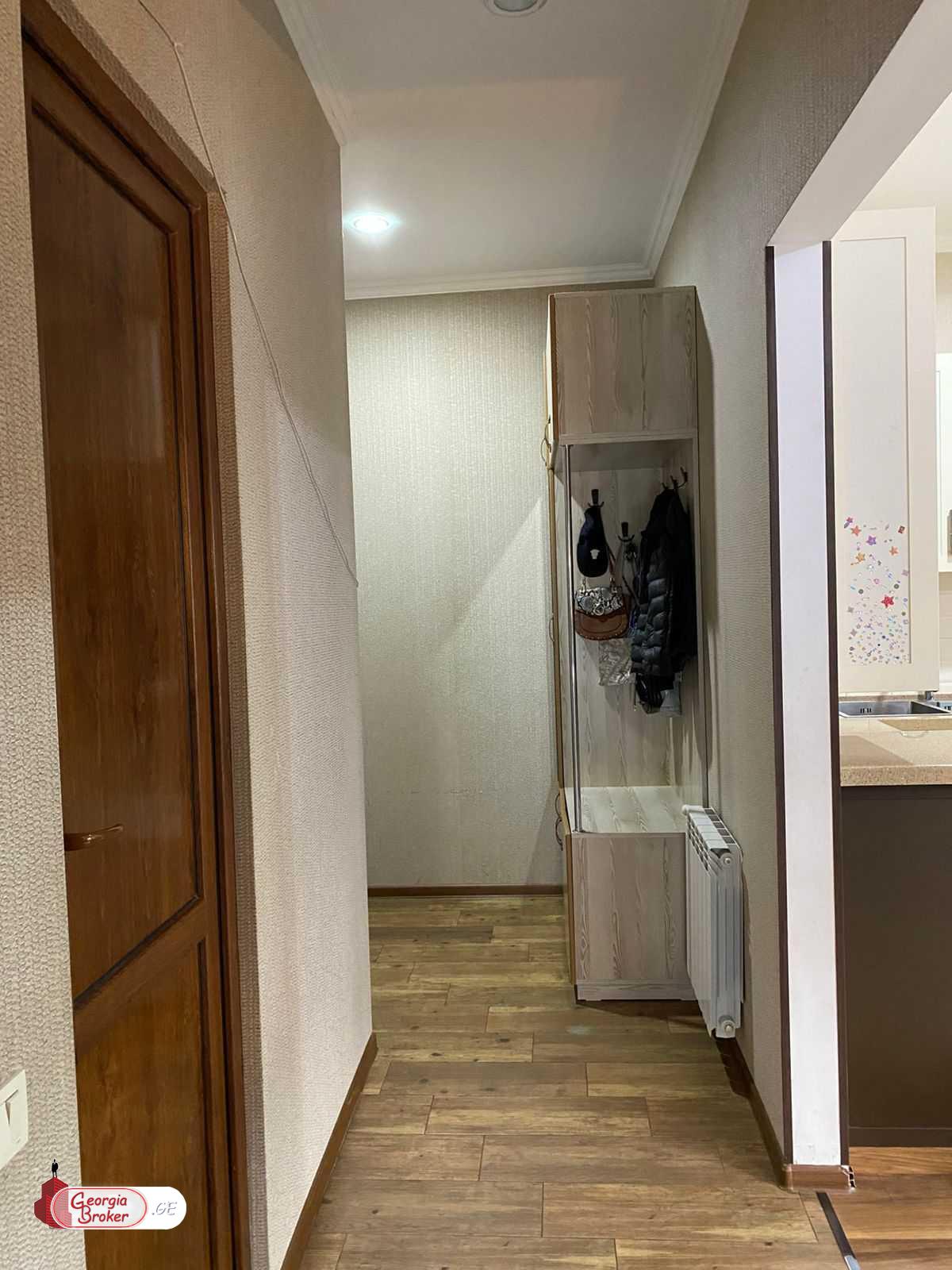 продается квартира с новым ремонтом 3-комнаты