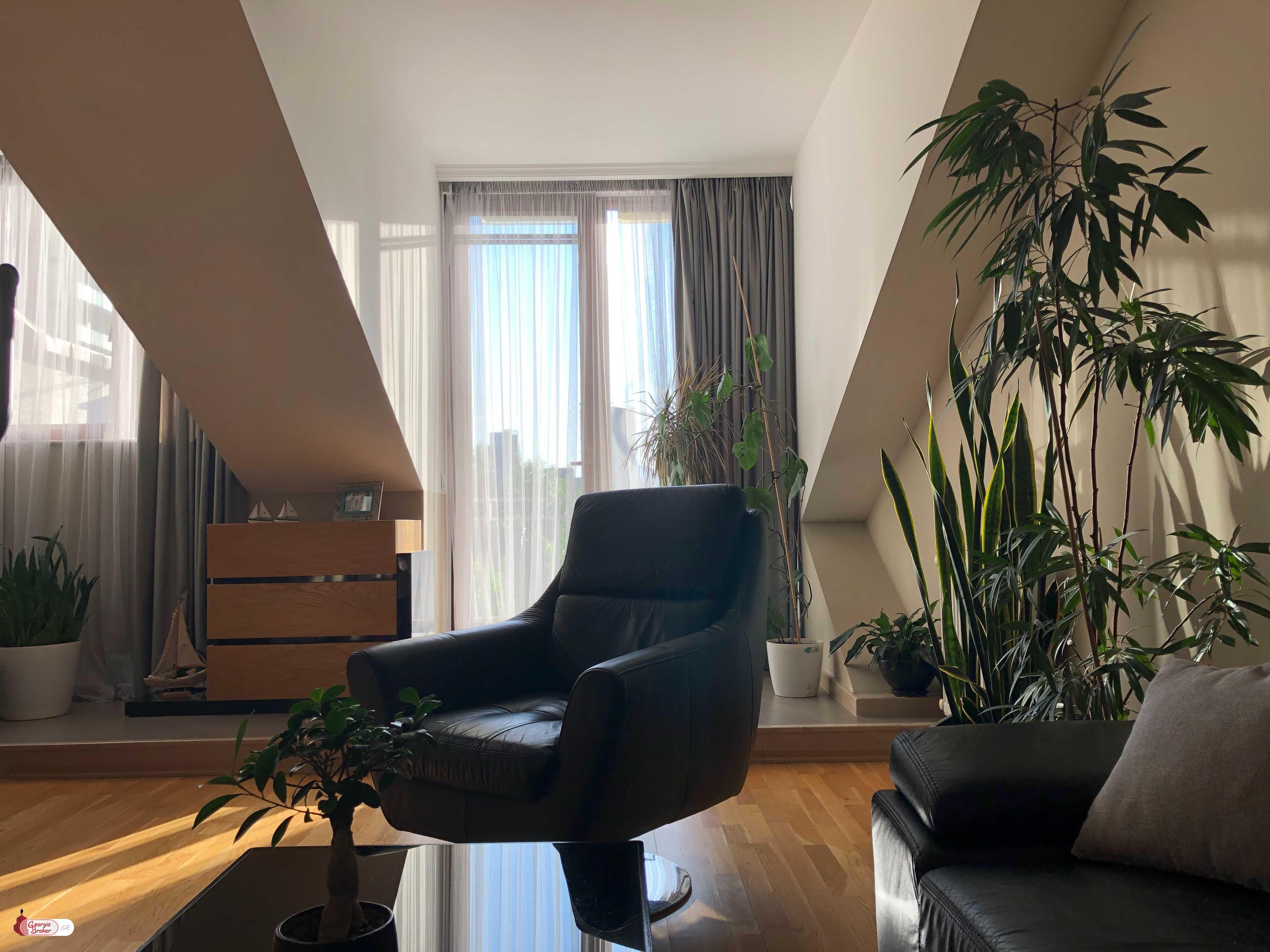 nearly repaired 6-room apartment for sale