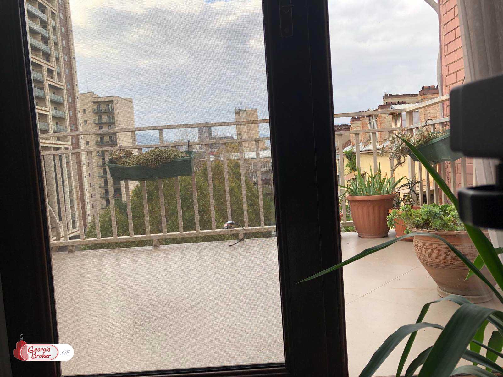 nearly repaired 6-room apartment for sale