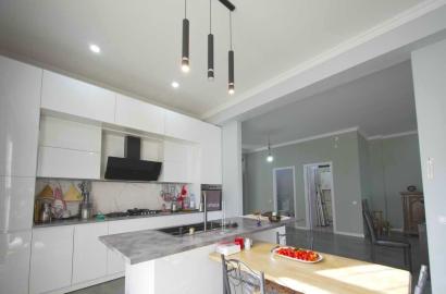 იყიდება ახალი გარემონტებული 6 ოთახიანი სახლი