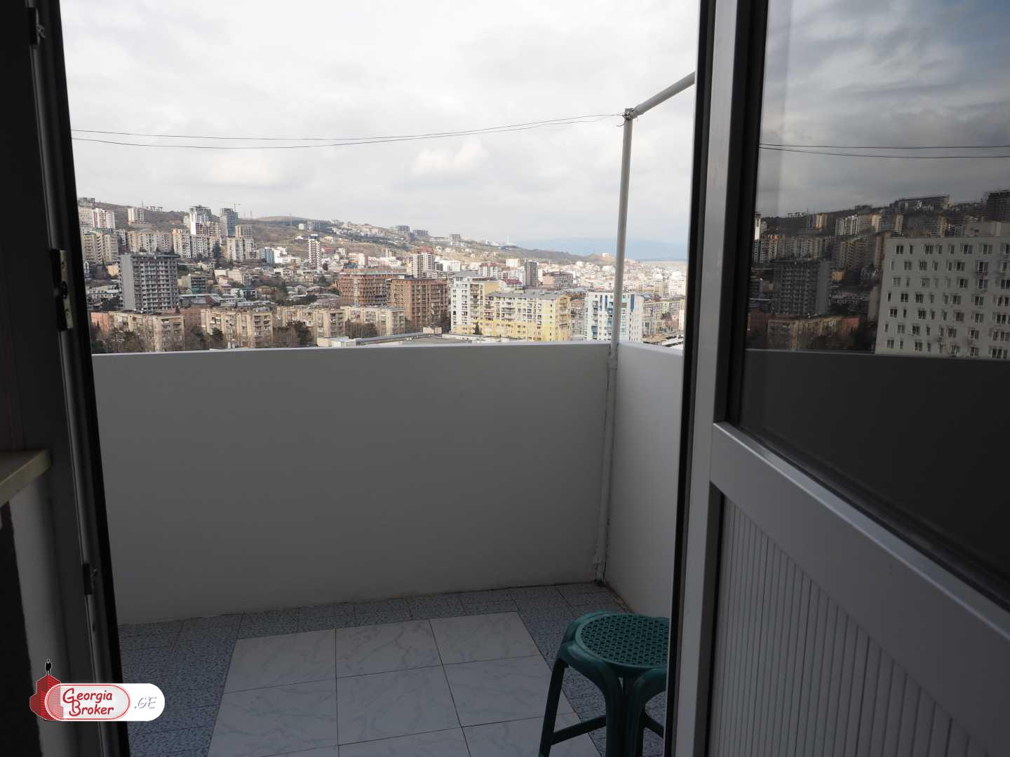 nearly repaired 3-room apartment for sale