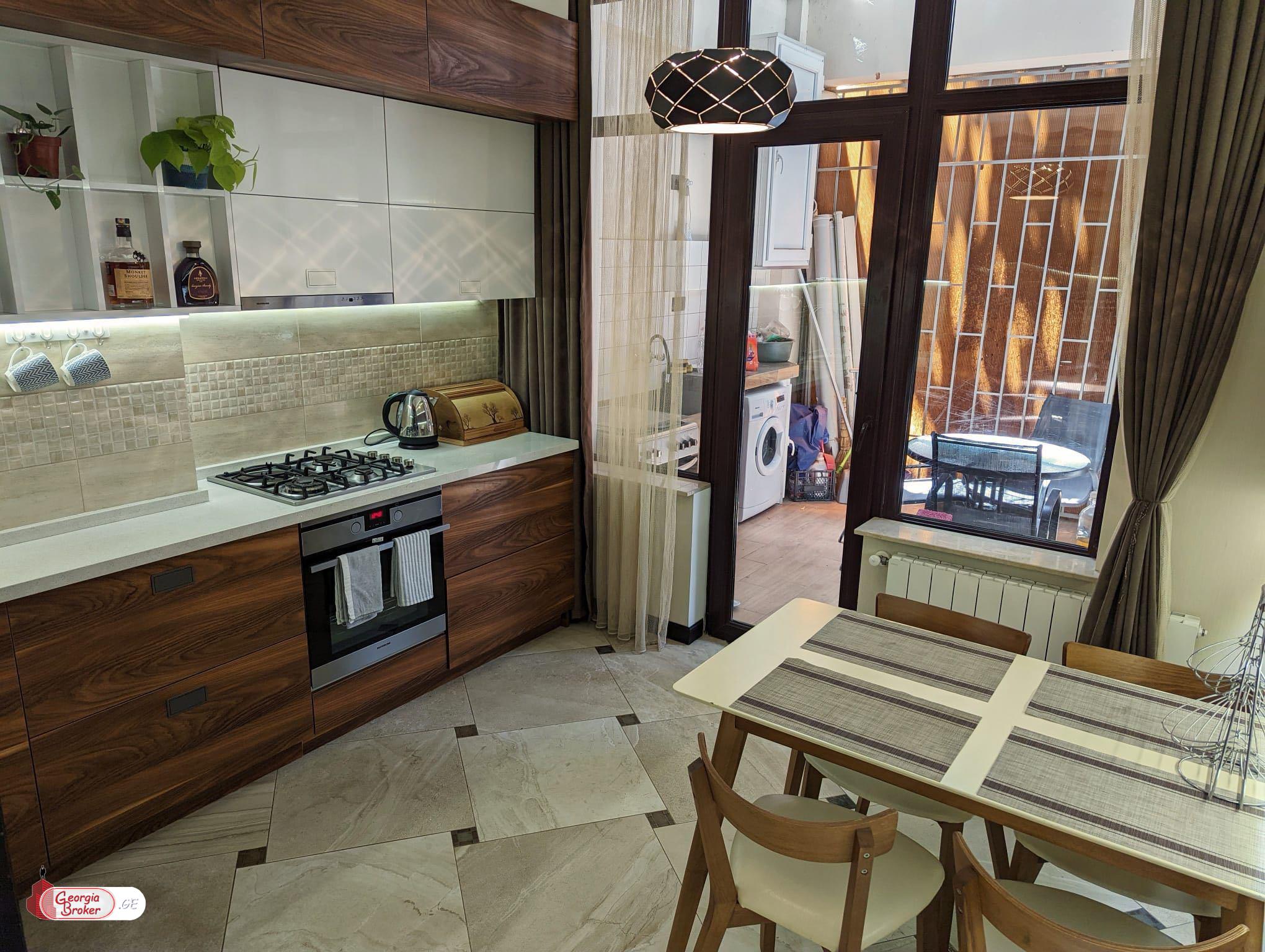 იყიდება ახალი გარემონტებული 3 ოთახიანი ბინა