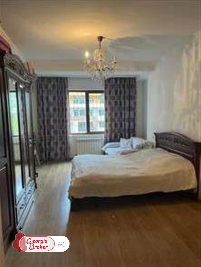 nearly repaired 6-room apartment for sale