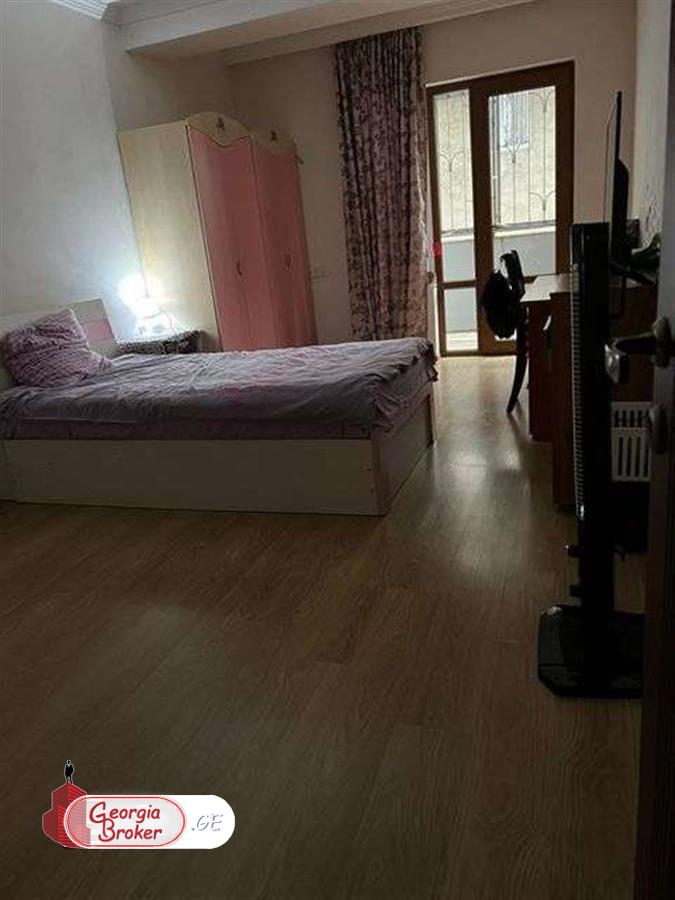 nearly repaired 6-room apartment for sale