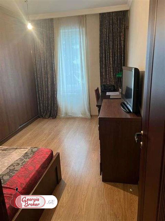 nearly repaired 6-room apartment for sale