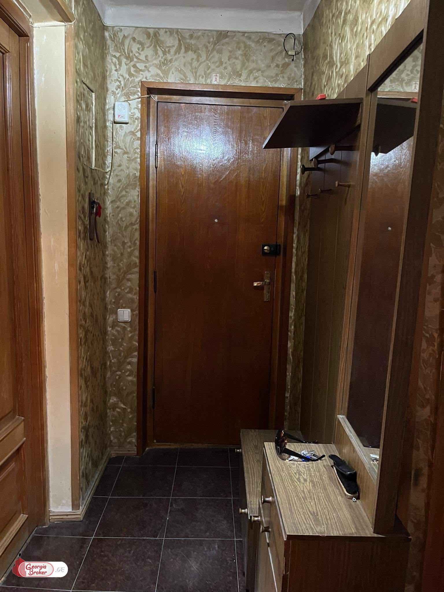 nearly repaired 3-room apartment for sale