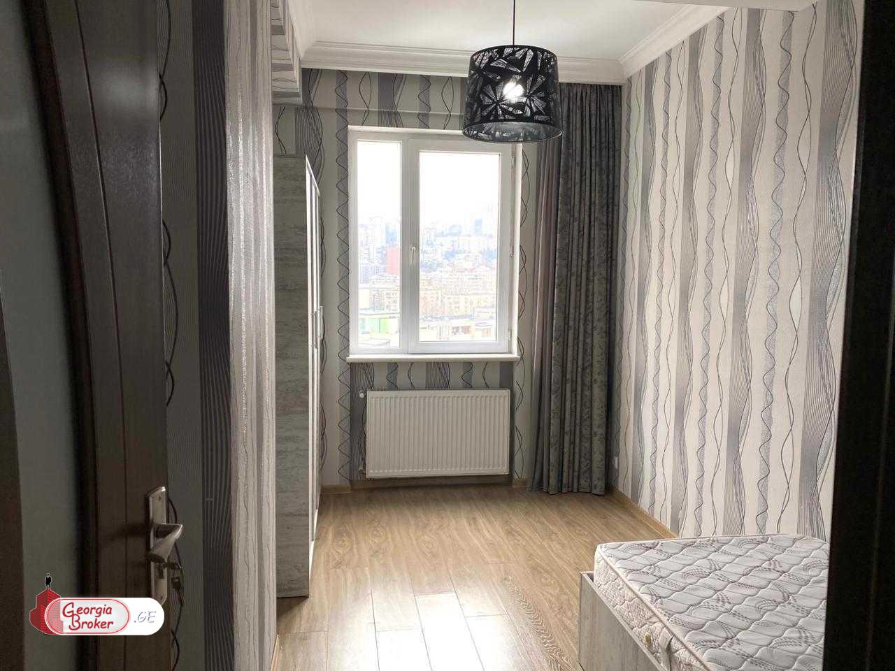 იყიდება ახალი გარემონტებული 4 ოთახიანი ბინა