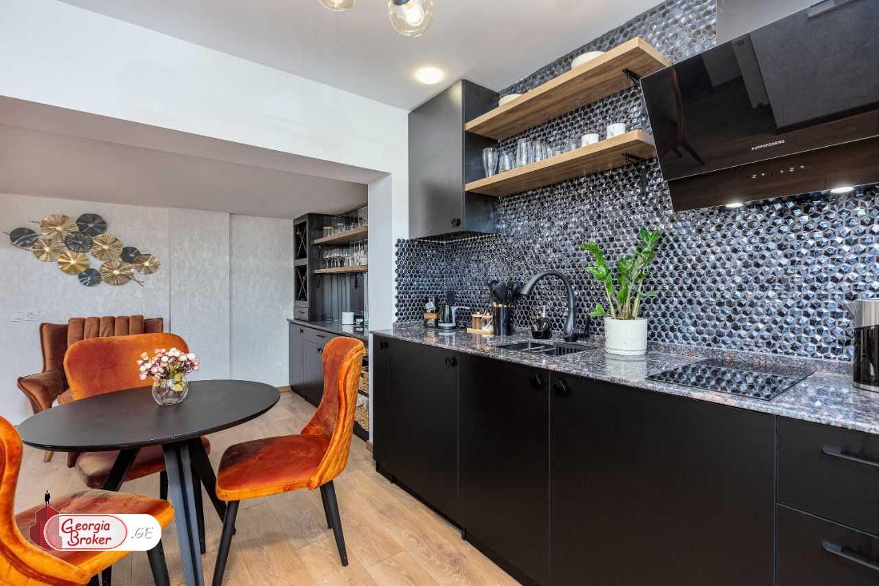 იყიდება ახალი გარემონტებული 5 ოთახიანი ბინა