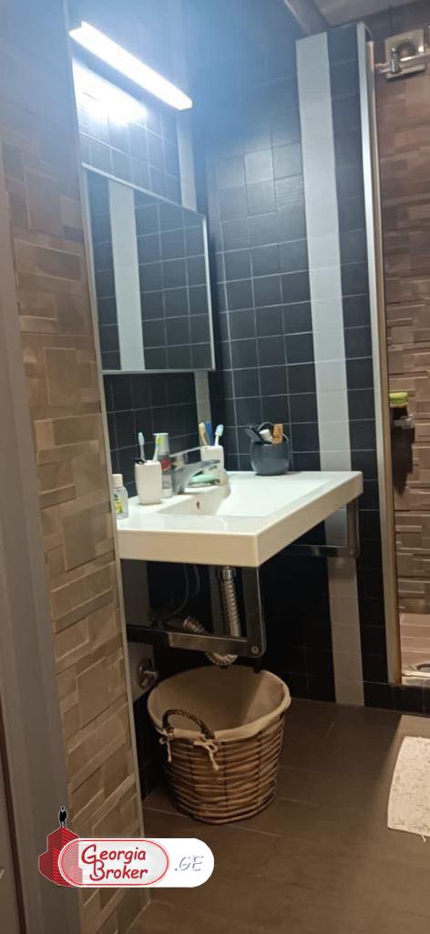 იყიდება ახალი გარემონტებული 3 ოთახიანი ბინა