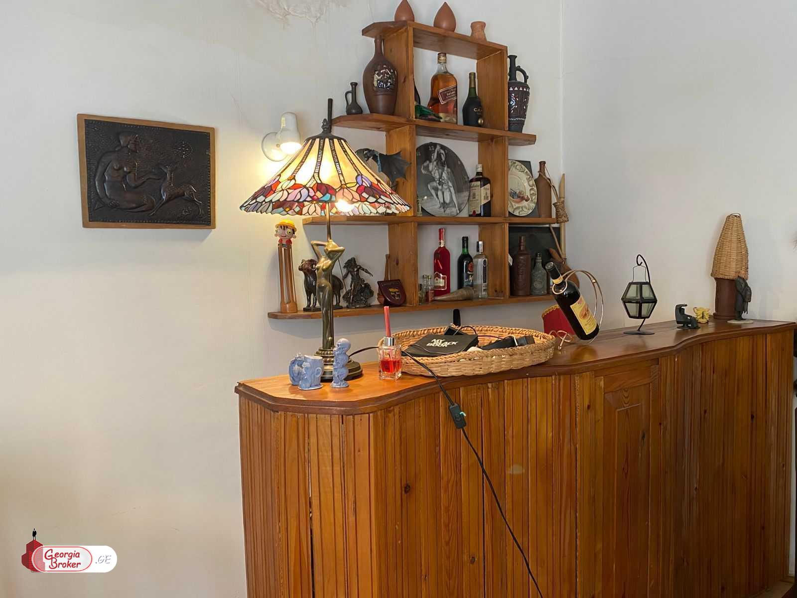 продается квартира со старым ремонтом 7-комнат