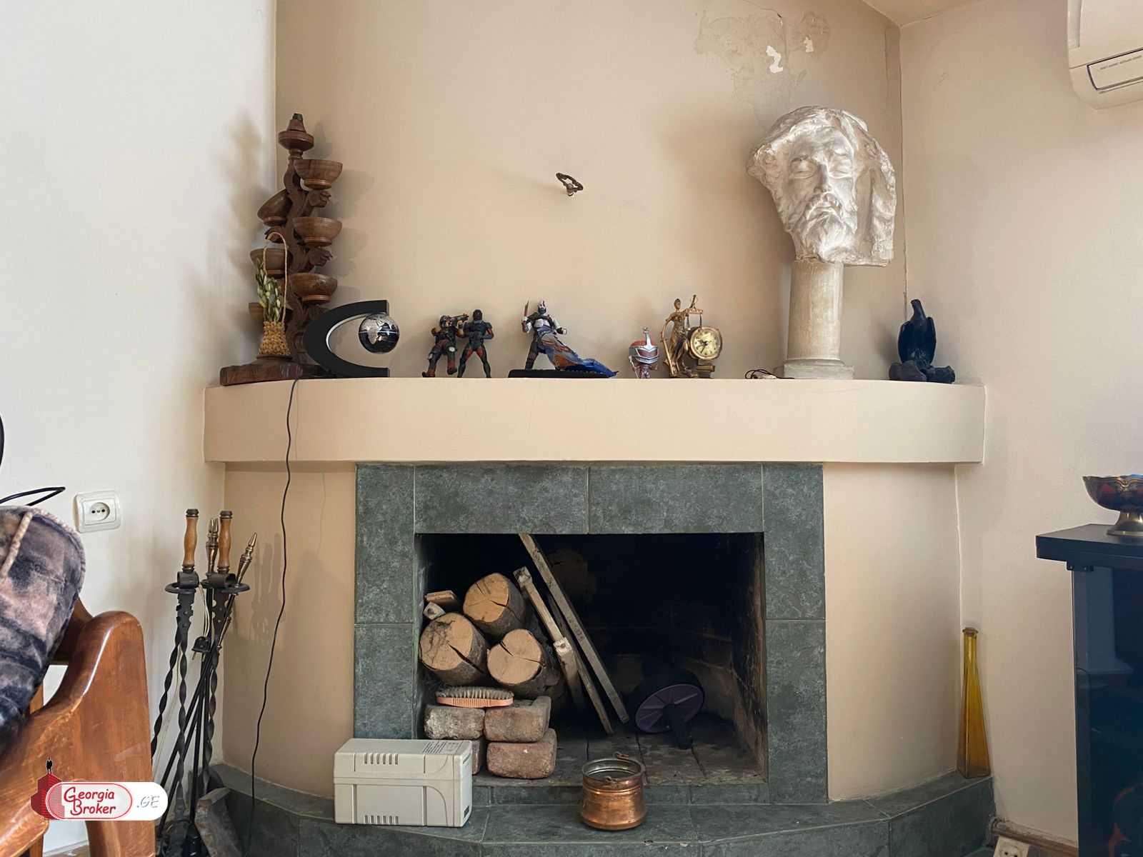 продается квартира со старым ремонтом 7-комнат