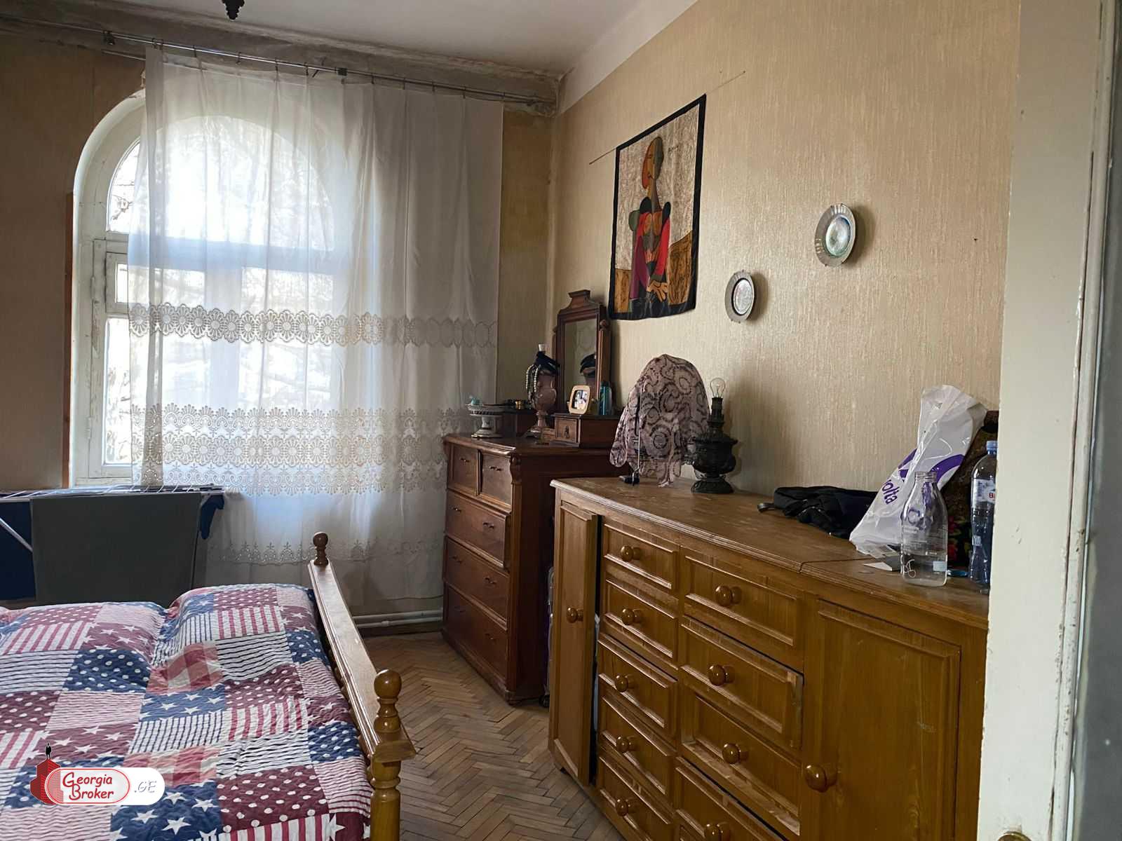 продается квартира со старым ремонтом 7-комнат